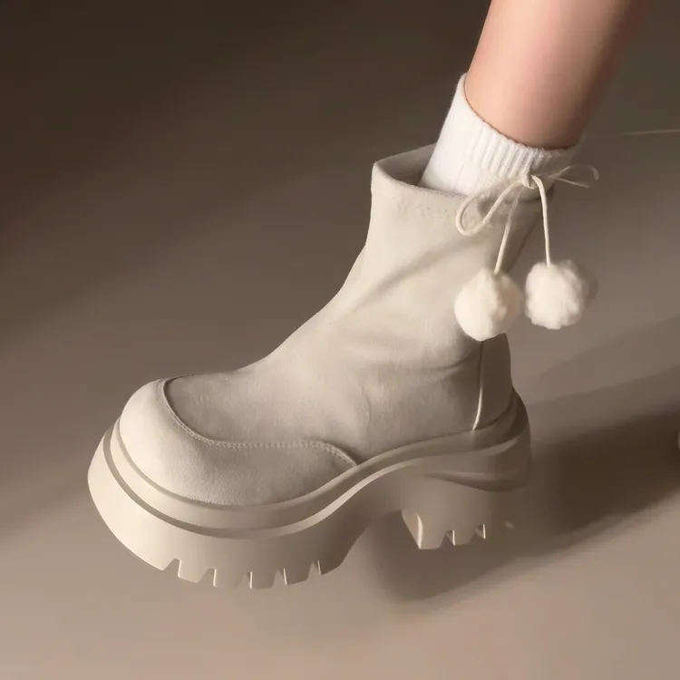 复古简约白色厚底增高短筒靴女2025新款秋季百搭配裙子显瘦马丁靴