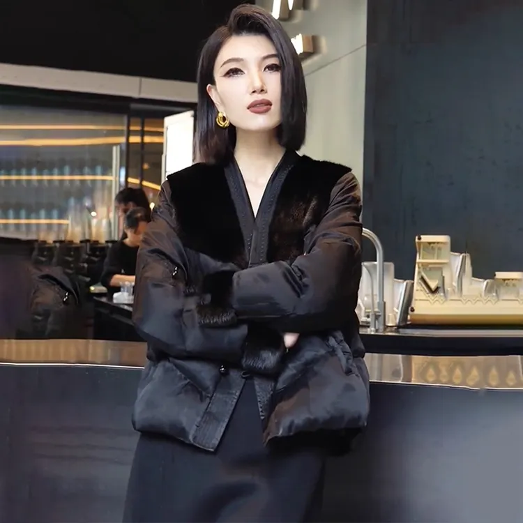 高级感显瘦百搭拼接黑色外套女欧洲站2025冬季新款洋气休闲上衣潮