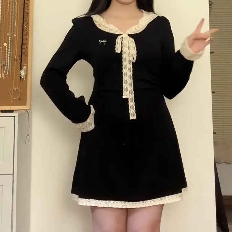 早秋大码女装胖mm韩版连帽蕾丝拼接长裙连衣裙赫本风假两件小黑裙