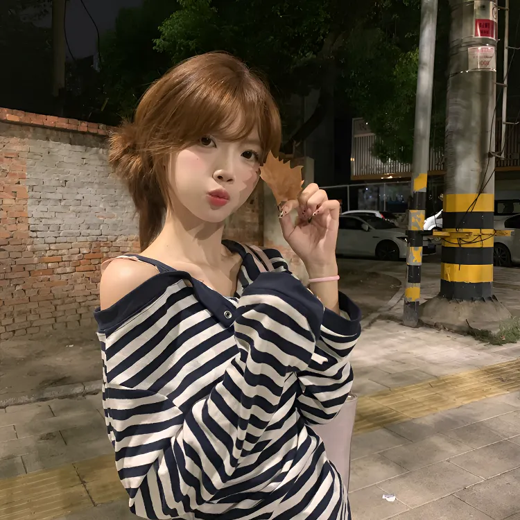 甜美系乖乖女~韩系条纹假两件一字肩长袖t恤女秋2025宽松慵懒上衣