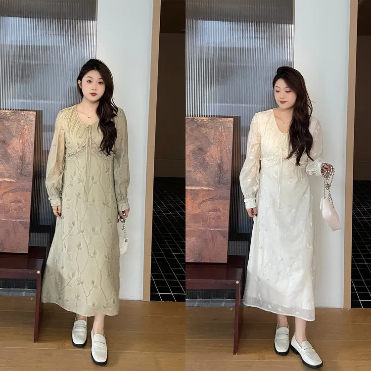 裂渡宣宣【漫花解意】微胖大码女秋气质刺绣莱赛尔连衣裙ZY508A47
