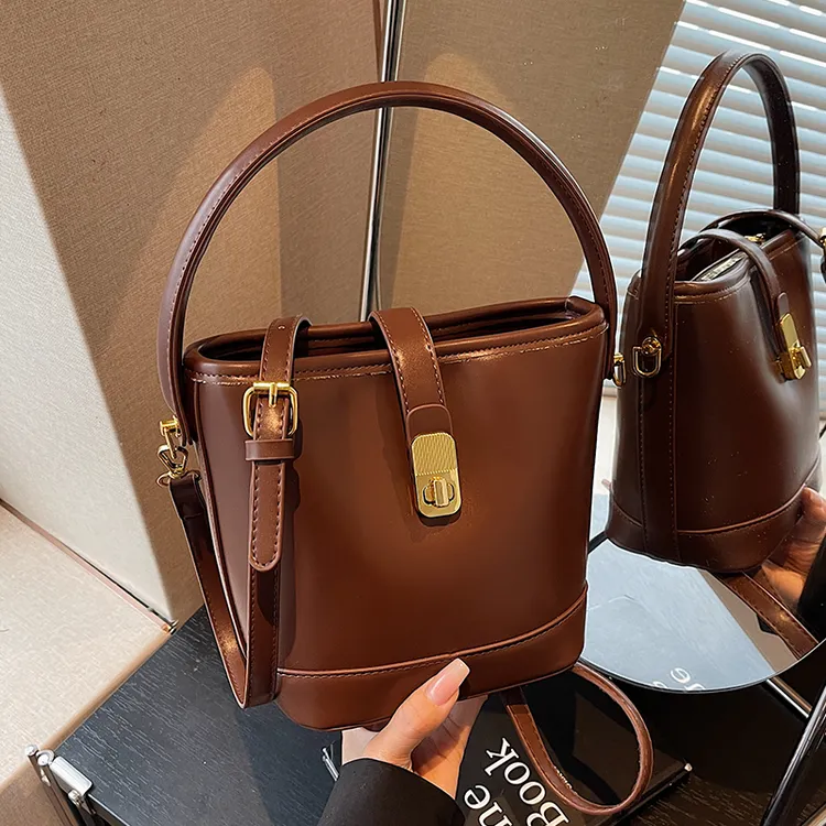 佐猫包包女款爆款2025新款斜挎包复古水桶包小包包单肩包手提包女