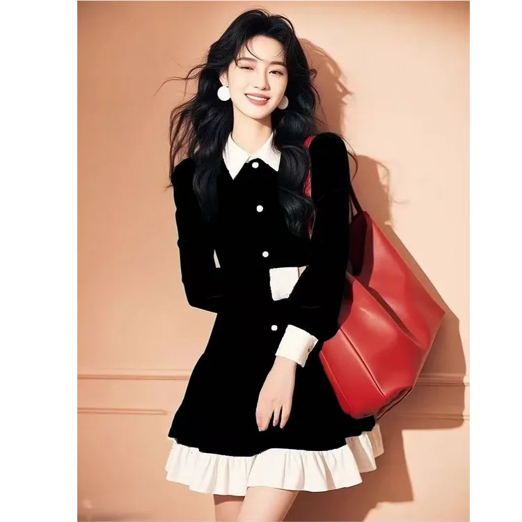 2025新款女秋冬季高级感小个子减龄洋气超好看黑色丝绒短款连衣裙