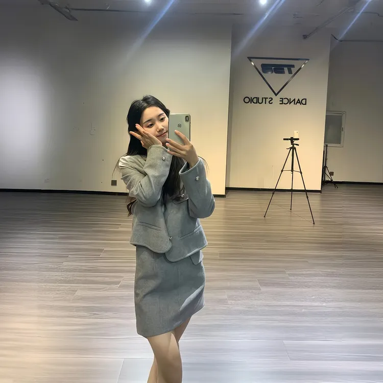 韩系气质小香风套装女2026年春秋新款高级感名媛外套半身裙两件套