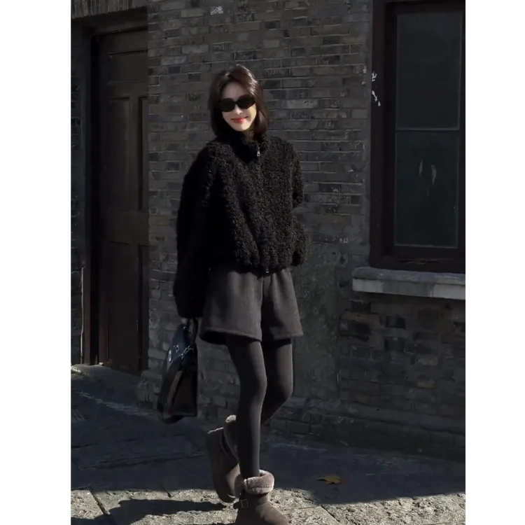 超火一整套2025秋冬新款时尚慵懒风短款外套短裤两件套