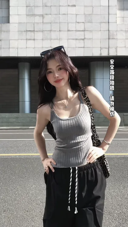 2025夏季新款时尚打底吊带背心气质显瘦设计辣妹洋气休闲百搭性感