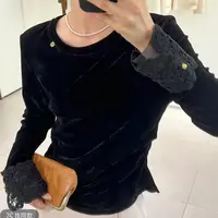 【万人迷】--2025秋款丝绒拼接蕾丝钩花袖口时尚显示百搭长袖上衣