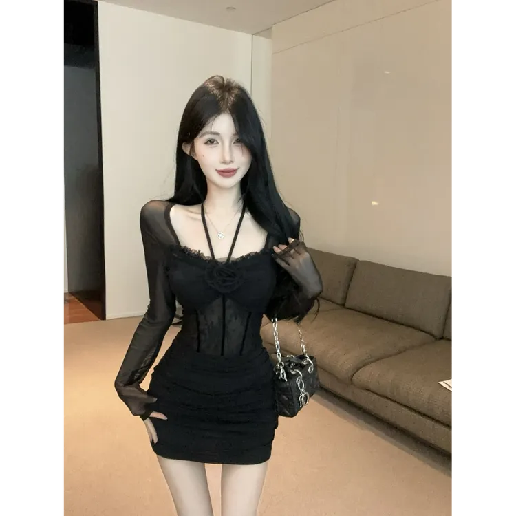 2025秋季新款纯欲辣妹风蕾丝拼接网纱透视挂脖立体花朵修身连衣裙