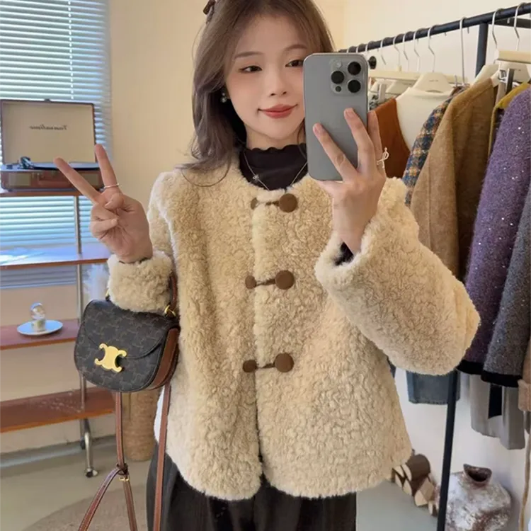 韩系羊羔毛加厚外套2025冬季新款小个子保暖百搭通勤皮毛一体上衣