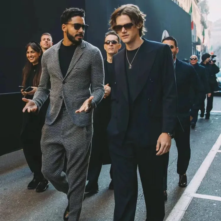 欧洲设计师男士加厚羽绒服立领时尚新款简约夹克外套