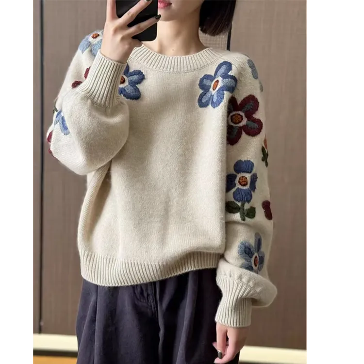 秋冬新款圆领刺绣打底花朵长袖针织衫慵懒风毛衣