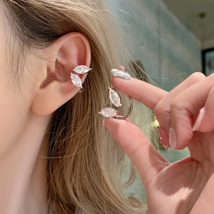 铜合金耳饰 爆闪锆石水滴无耳洞耳夹女高级感耳骨钉耳环小众设计