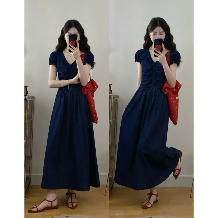 大码夏季新款V领褶皱设计感连衣裙收腰显瘦法式气质温柔风长裙子