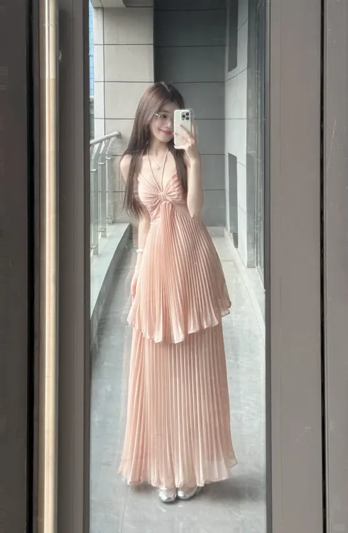 2025夏季新款法式海边度假风挂脖吊带上衣搭配褶皱半身裙两件套女