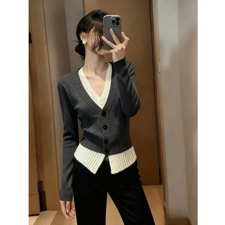 灰色假两件毛衣女2025秋时尚洋气高级感巨好看软糯气质小香风上衣