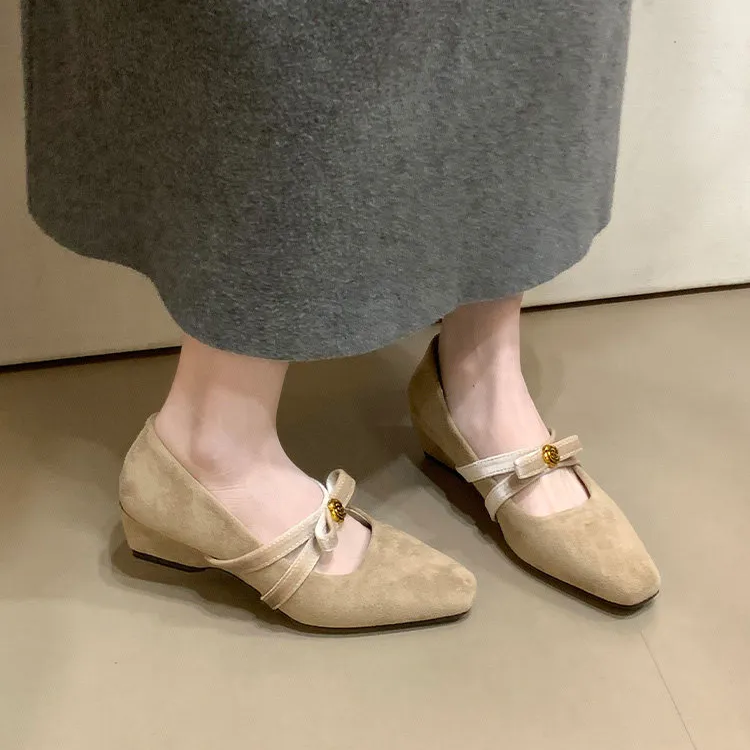 法式复古粗跟方头玛丽珍鞋女2026年春季新款蝴蝶结浅口山茶花单鞋