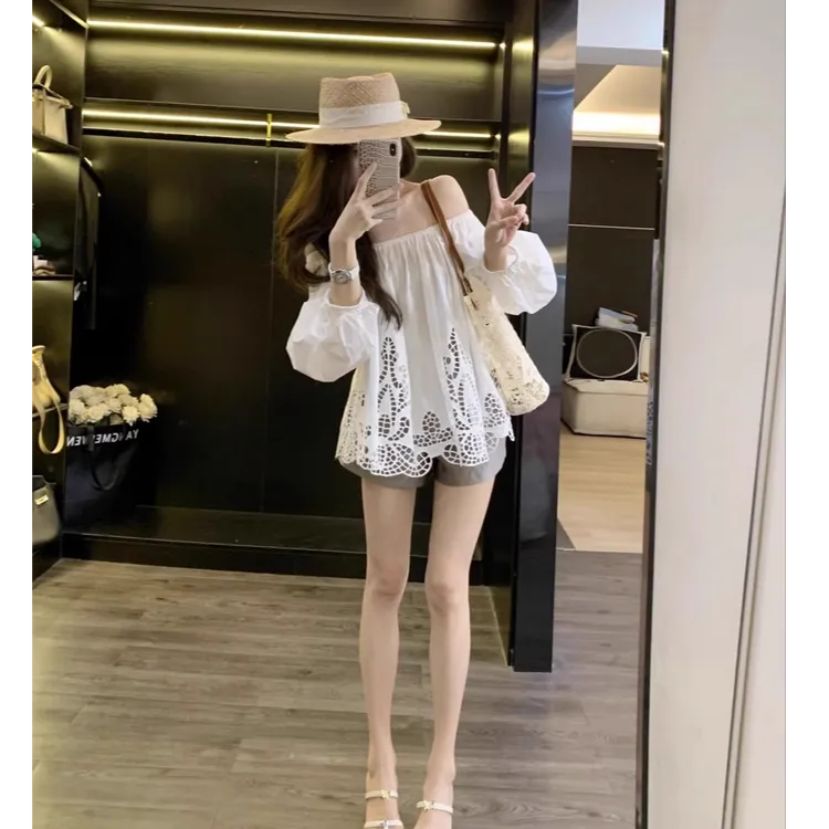 Leathercat白色衬衣女款2025新款高级感镂空刺绣泡泡袖一字肩上衣