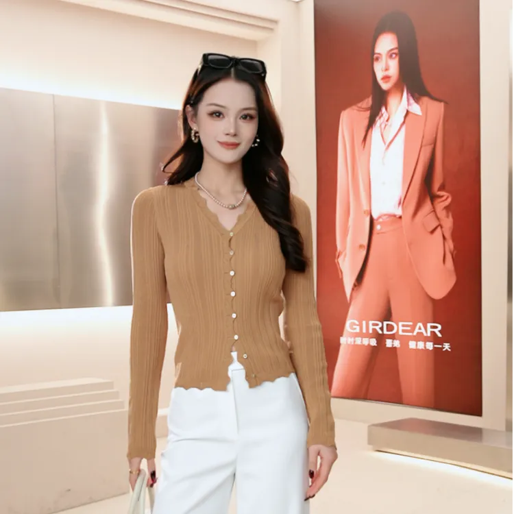 GIRDEAR/哥弟早春流光风新款法式慵懒风V领显瘦针织开衫148082