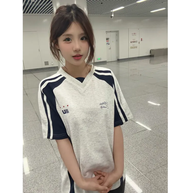 美式复古条纹撞色拼接v领短袖t恤女宽松夏季情侣小众运动风插肩T