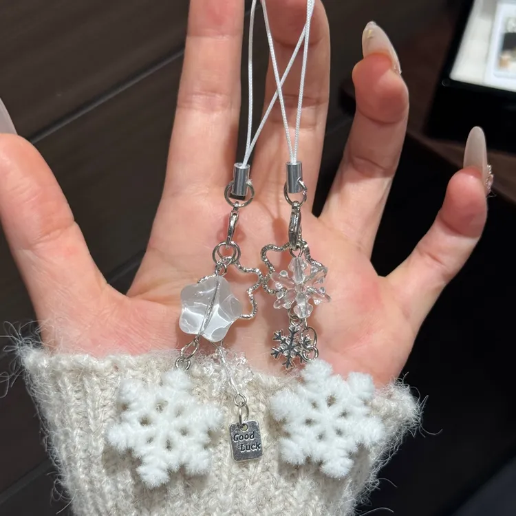  甜美圣诞雪花挂件冬日植绒雪花包包钥匙扣手机链圣诞节闺蜜礼物