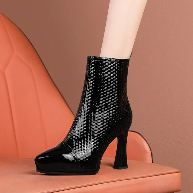 真皮高跟短靴女2025春秋黑色法式瘦瘦靴防水台粗跟马丁靴百搭单靴