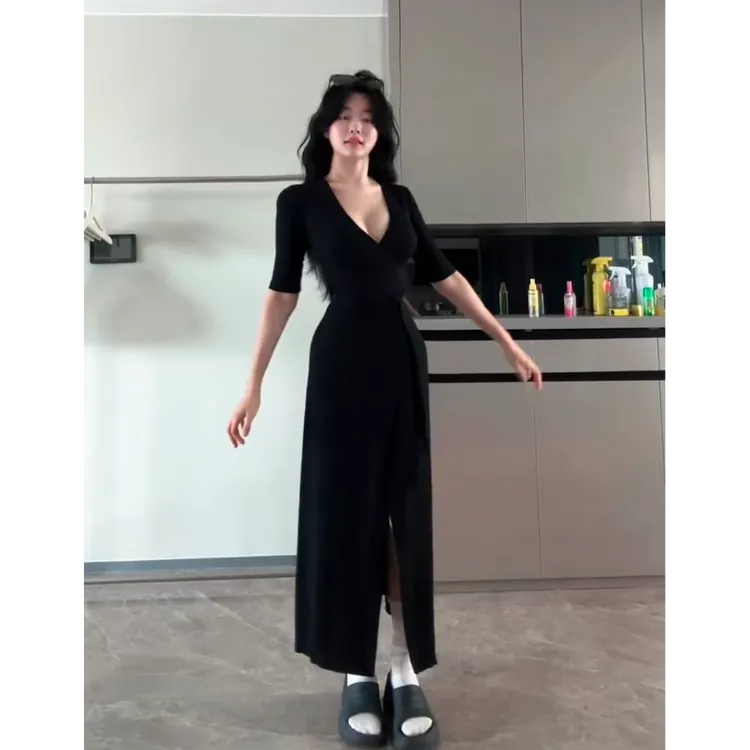 2025秋季法式纯欲风深V领黑色连衣裙女绑带御姐开叉包臀长裙