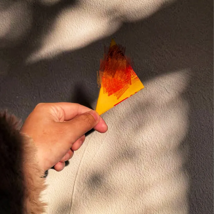 岁岁，三角形剪纸