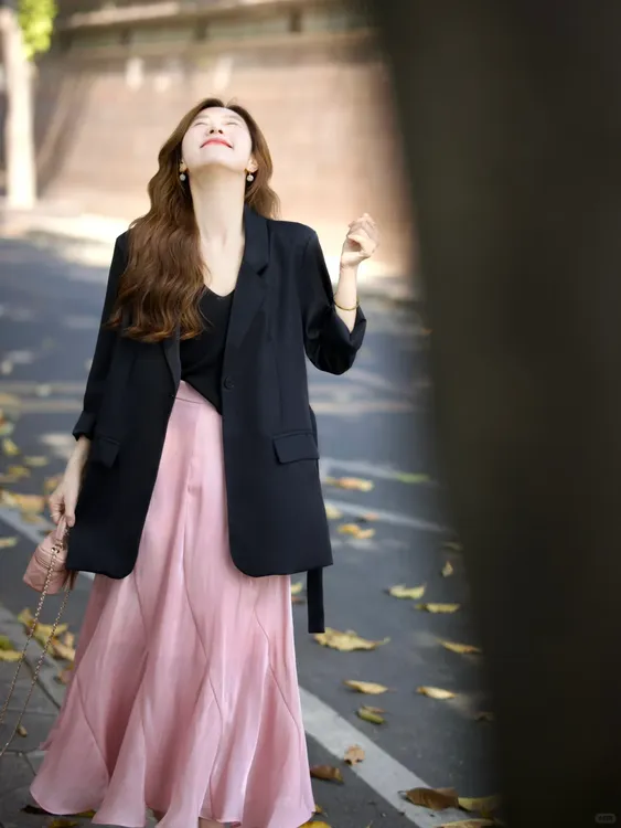 2025春季新款韩系穿搭高级感黑色西装外套搭配半身裙显瘦两件套女