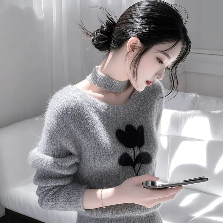 灰色马海毛提花圆领毛衣女2024秋冬新款加厚慵懒内搭打底针织上衣
