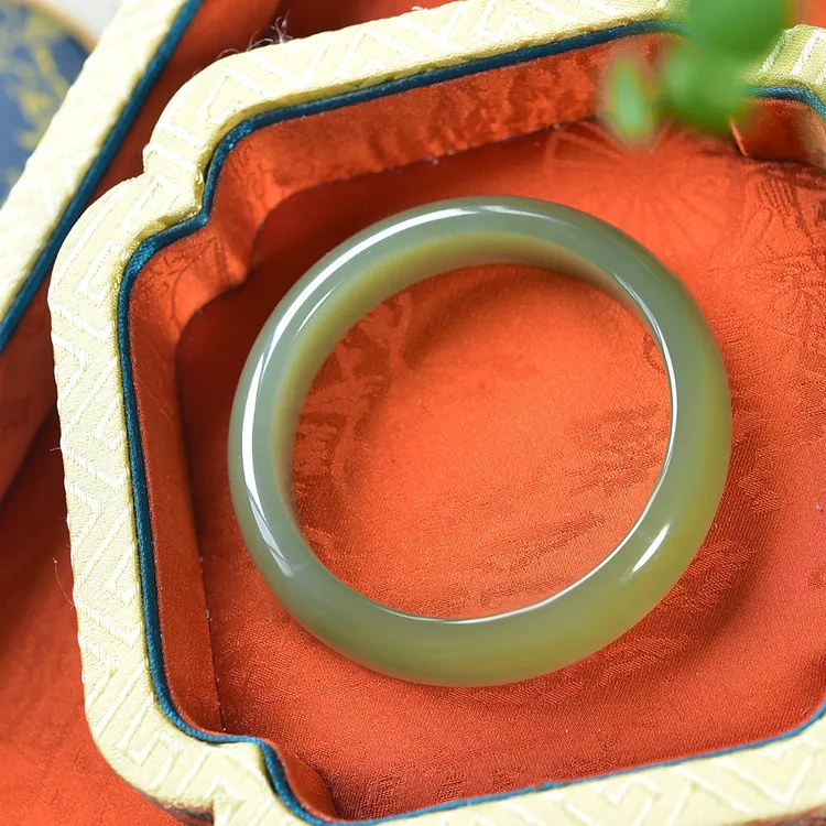 和田玉湖水绿手镯，圈口：51.3