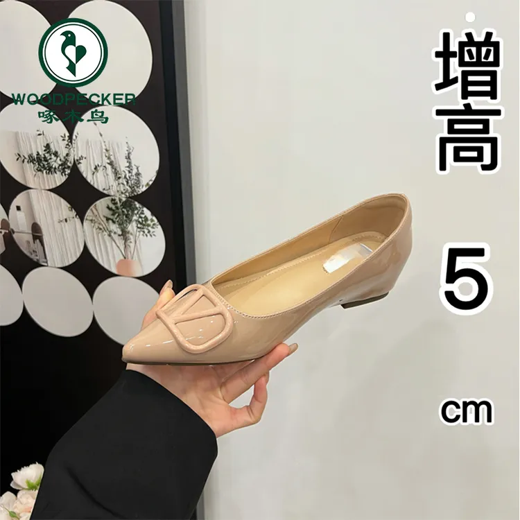 啄木鸟尖头浅口内增高平底单鞋女2025新款软底通勤气质工作女鞋子