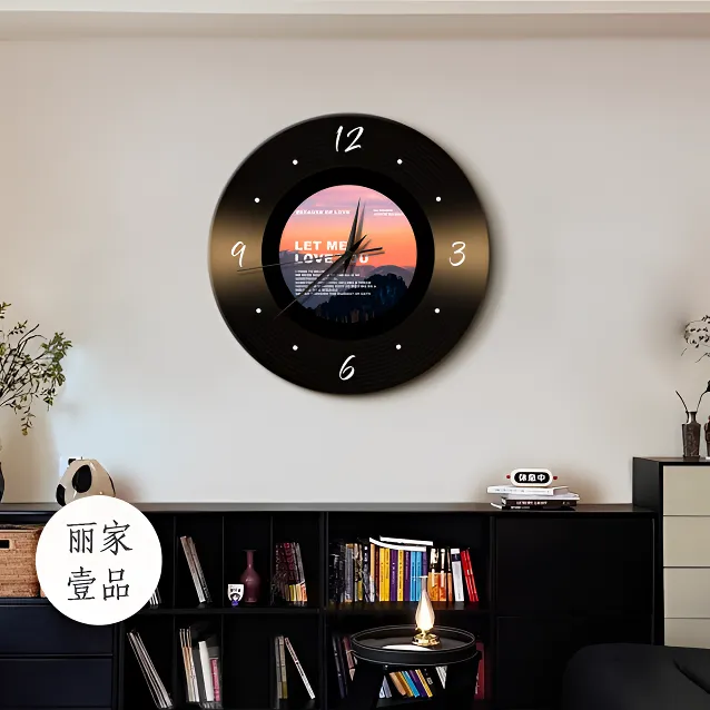 网红简约客厅挂钟复古唱片壁时钟挂墙家用静音高档钟表高级感新款