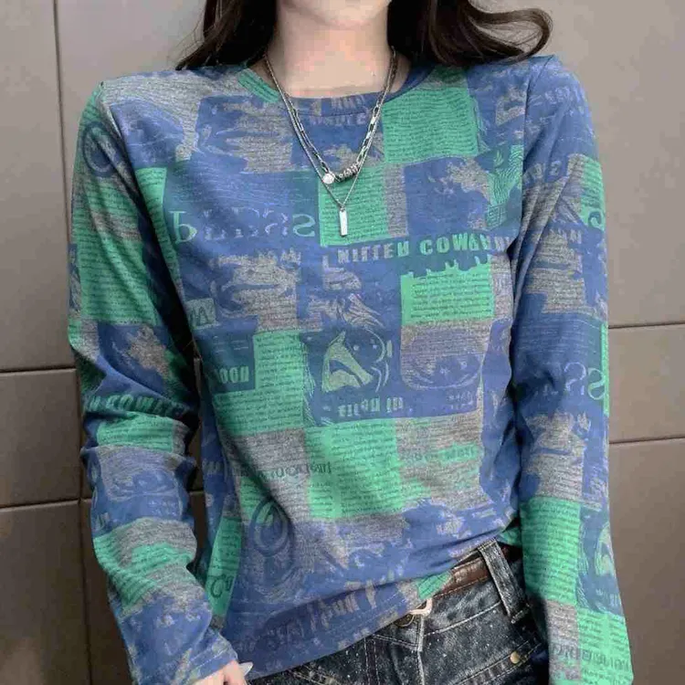 绿报纸/欧货满印图纸印花秋季新款圆领长袖T恤女时尚百搭上衣1817