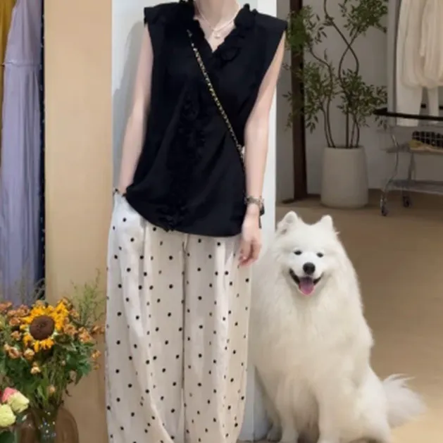 设计师木耳边v领无袖花边甜美减龄上衣2025夏季新款时尚通勤百搭