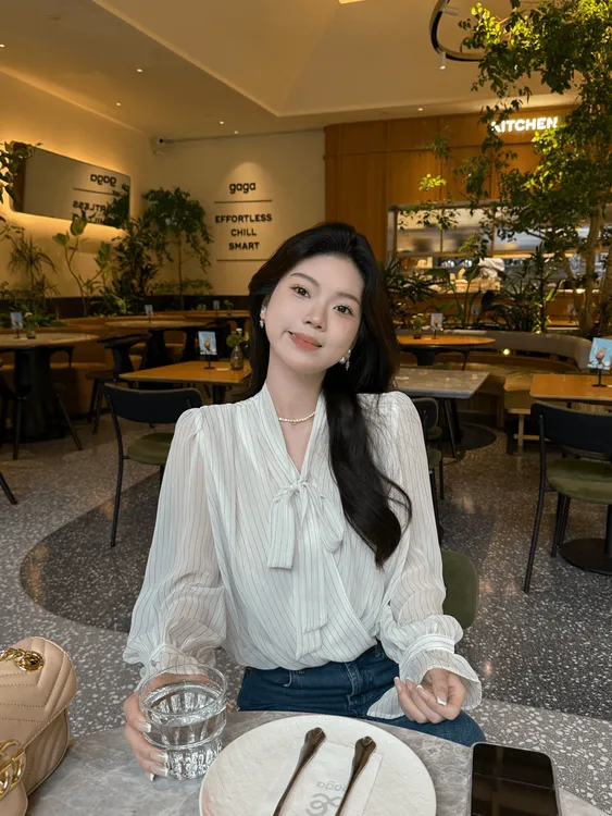 韩系贵气千金感飘带条纹衬衫女薄款V领时尚喇叭袖设计感小众上衣