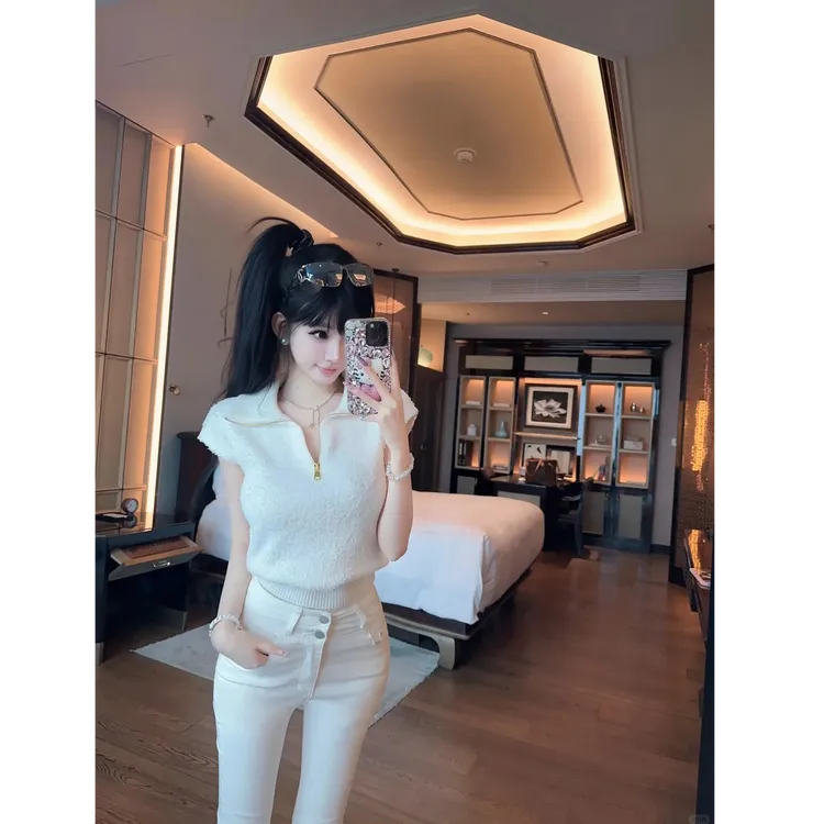 2025秋季新款时尚高级感翻领显瘦短袖针织衫翻领上衣配休闲裤套装