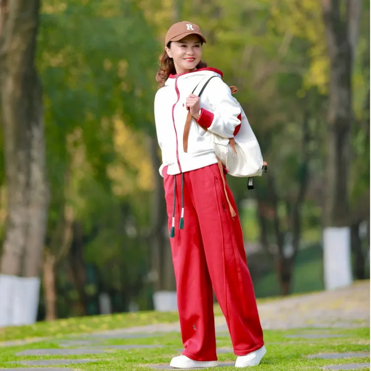 早秋穿搭一整套女2025新款爆款洋气设计感红色修身连帽卫衣两件套