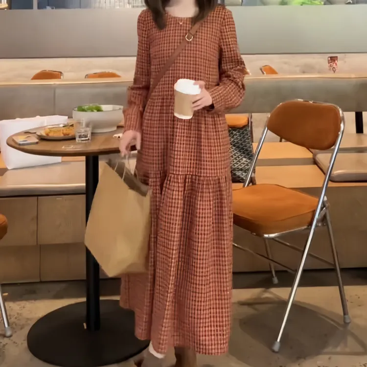 法式复古红色格子长袖连衣裙女早秋新款高腰显瘦遮肉肉设计感裙子