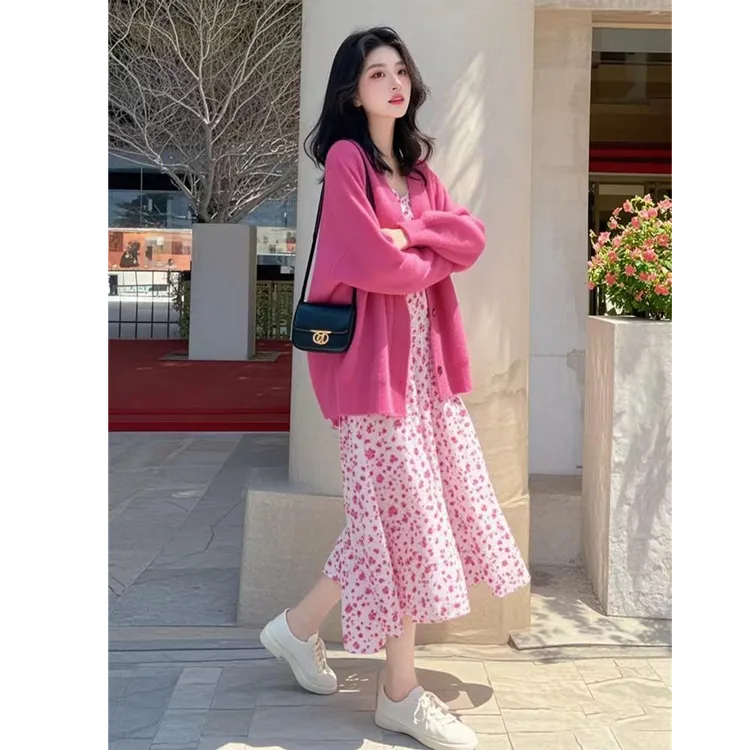 开春穿搭一整套针织开衫配吊带裙法式温柔风小众微胖女生连衣裙子