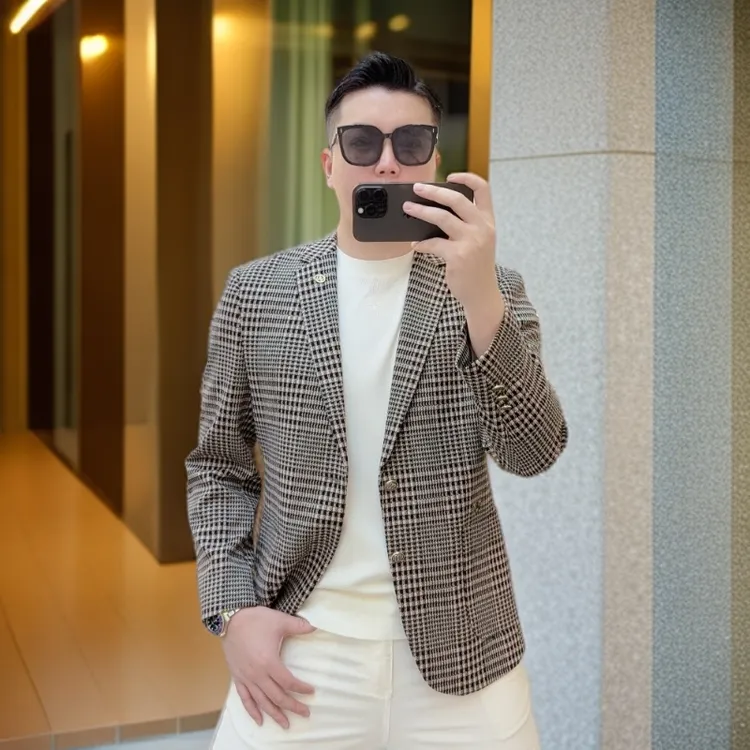 维斯克纳秋季新款休闲西服外套时尚格子徽章修身帅气小西装男便西