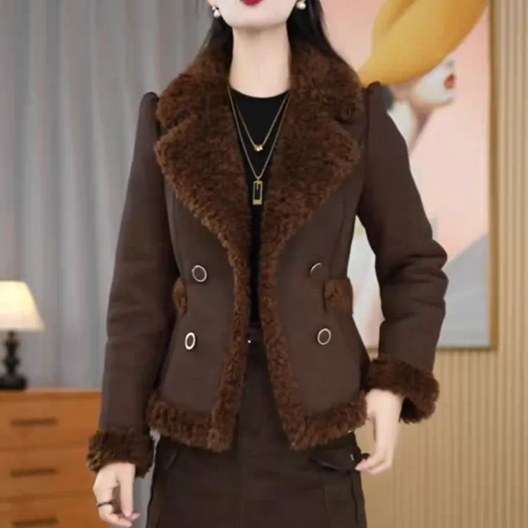 高档绒毛一体小个子时尚短外套2025冬季新款加厚保暖减龄显瘦外套