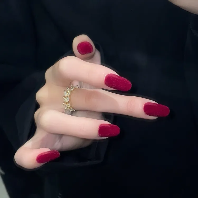 【红丝绒】酒红丝绒穿戴甲纯色高级感显白节日氛围喜庆美甲贴片