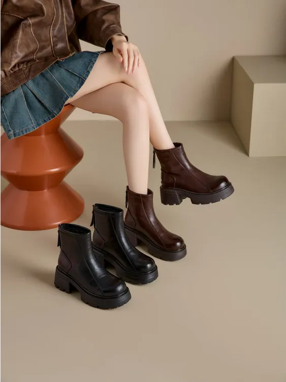 新款时尚厚底跟高7公分加绒短筒女靴靴子冬圆头中跟百搭马丁靴