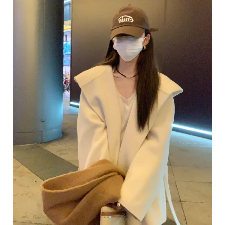 白色斗篷双面呢子大衣女短款小个子秋冬新款气质收腰连帽毛呢外套