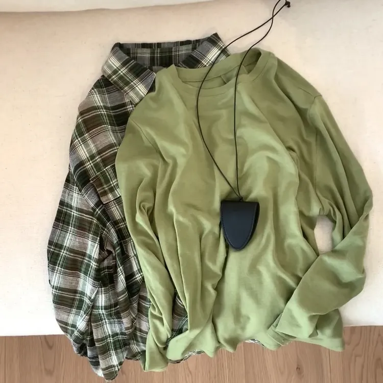 秋季韩系慵懒穿搭显白绿色打底衫搭配绿色格子衬衫两件套装女ins