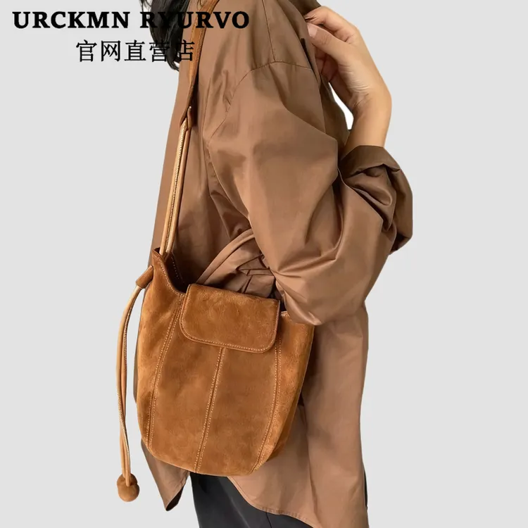 URCKMN RYURVO磨砂麂皮水桶包2025新款高级感小众设计南瓜单肩包