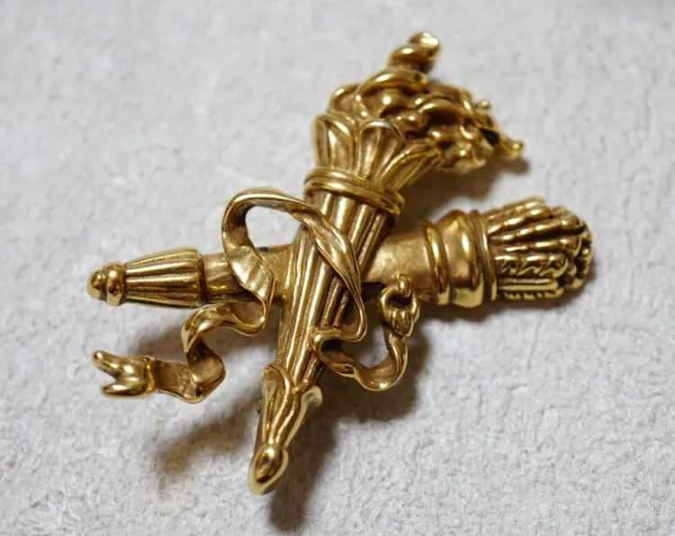 铁合金胸针 朋克风黄色胸针百搭正品