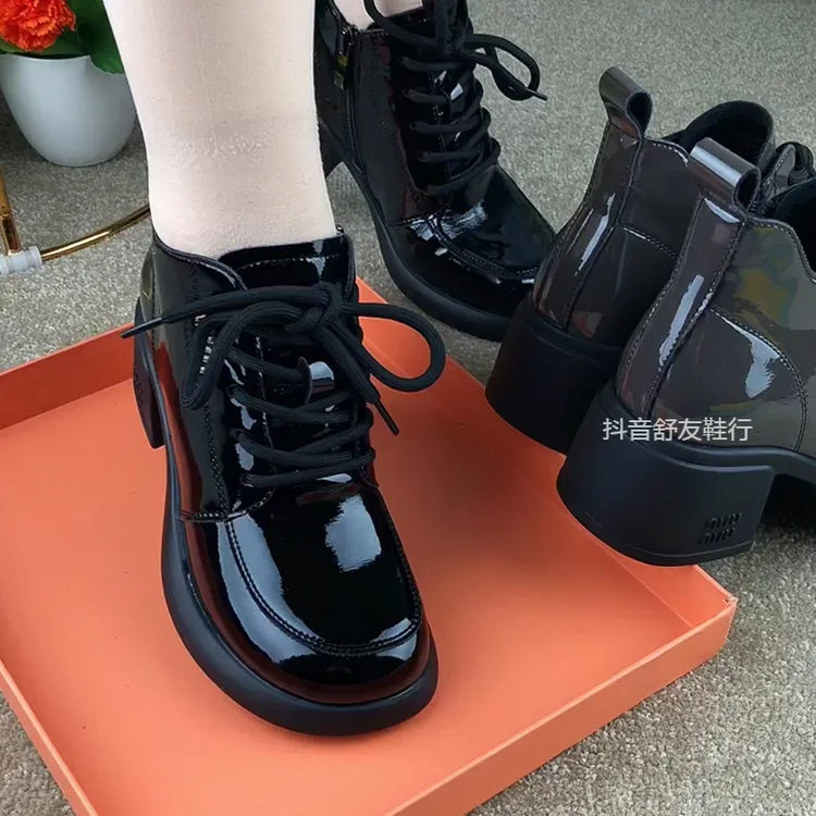 真皮短靴女秋冬季新款牛皮圆头粗跟中低跟女靴漆皮单靴加绒马丁靴