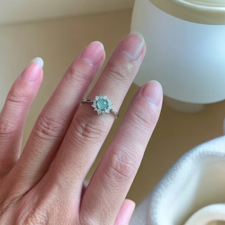 天然白冰翡翠蛋面戒指女款合金镶简约精致ins风素款小众时尚银戒