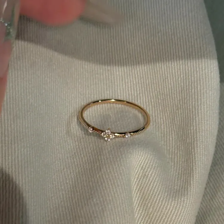 铜合金戒指 新款18k色素素的四叶草小钻戒尾戒女轻奢微镶细圈戒指